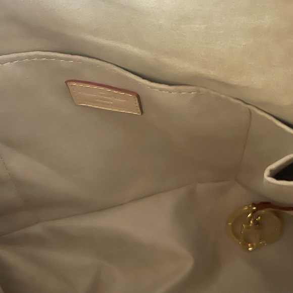 Artsy Louis vuttion - Picture 2 of 2